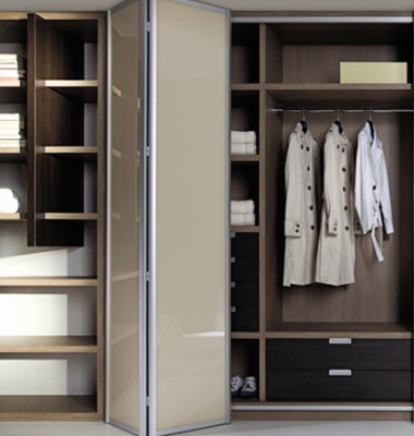 Garderoba — inspiracje. Jak modnie i funkcjonalnie ją urządzić?